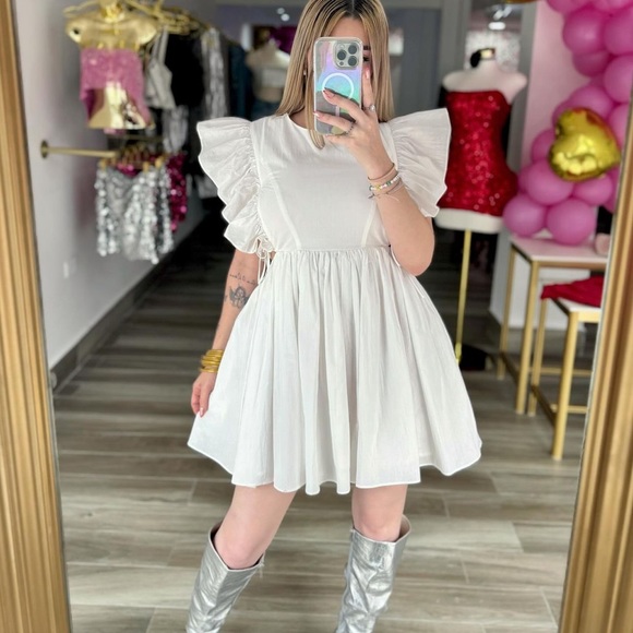White dress - Picture 1 of 2